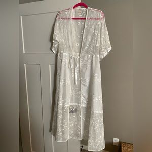 Plum Pretty Sugar White Lace Long Robe
